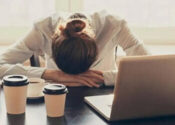 La nueva amenaza de la Inteligencia Artificial: alertan que les “quema la cabeza” a empleados